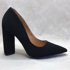 Black Pointed Toe Heels - Chunk Heel
